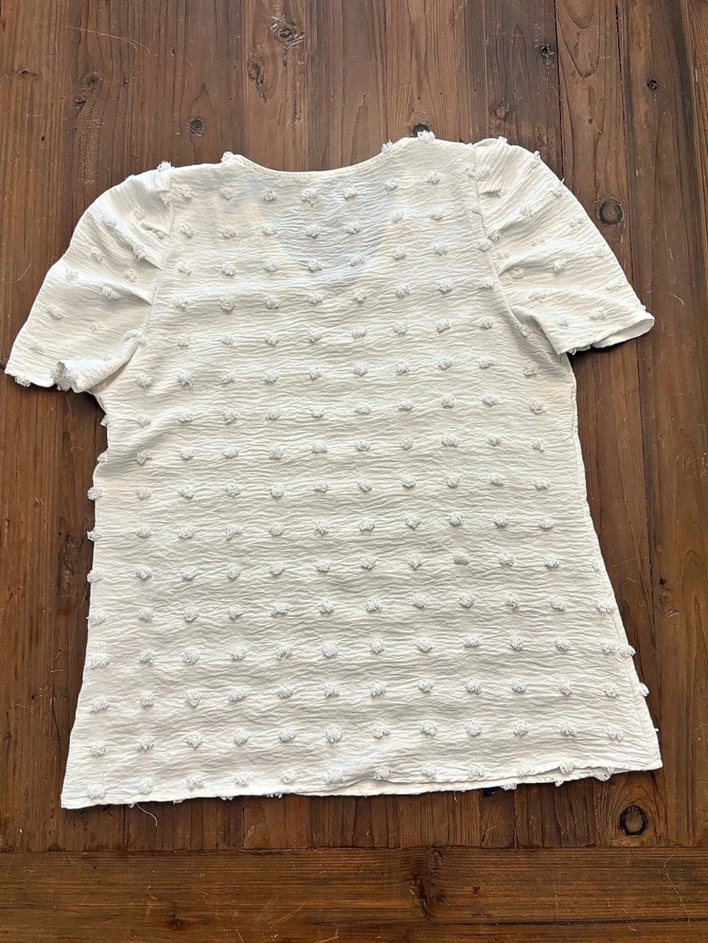 White Swiss Dot V-Neck Puff Short Sleeve Textured Top Size M EUC - Picture 2 of 6